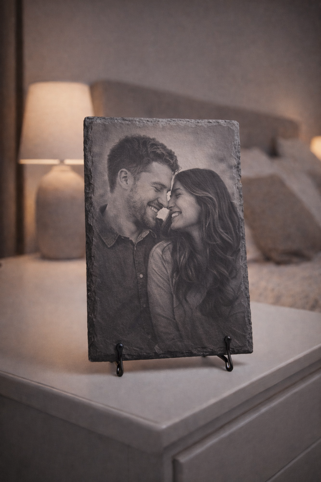 Cadre photo personnalisé sur ardoise naturelle avec gravure photo artisanale